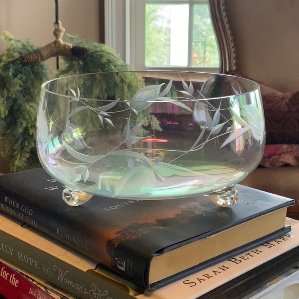 Vintage Three-footed decorative bowl with beautiful etched leaves.